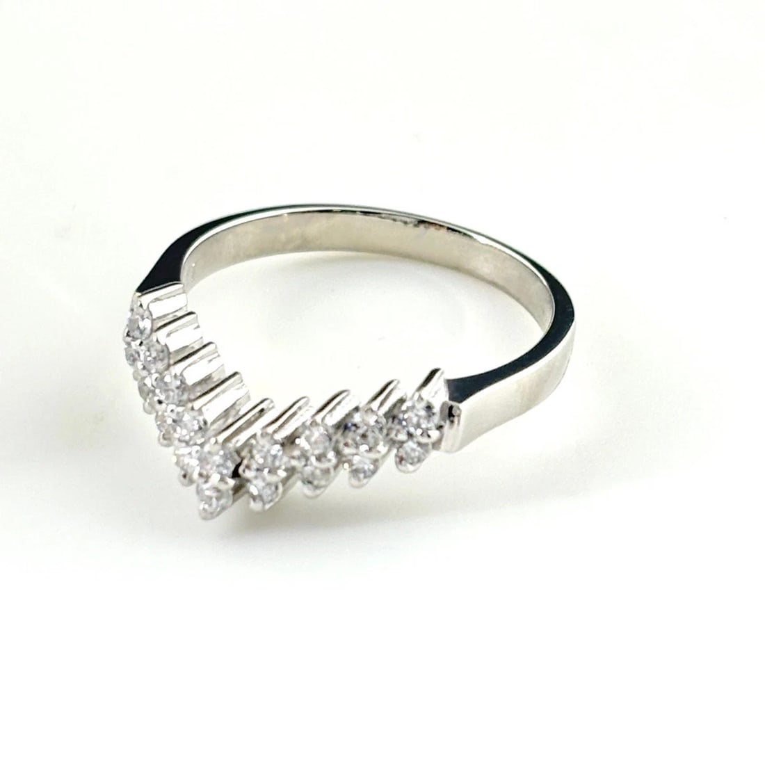 MELEE DIAMOND DESIGN PLATINUM RING: melee diamond design Platinum Ring Brand: Unbranded Type/Style: Ring Material: Pt900, Main Stone/Creation Natural Color: None Size: US 6 Accessories: None Accessories Notice: When purchasing