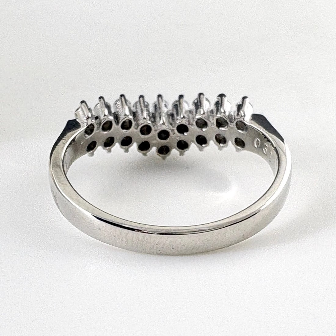 MELEE DIAMOND DESIGN PLATINUM RING - 2