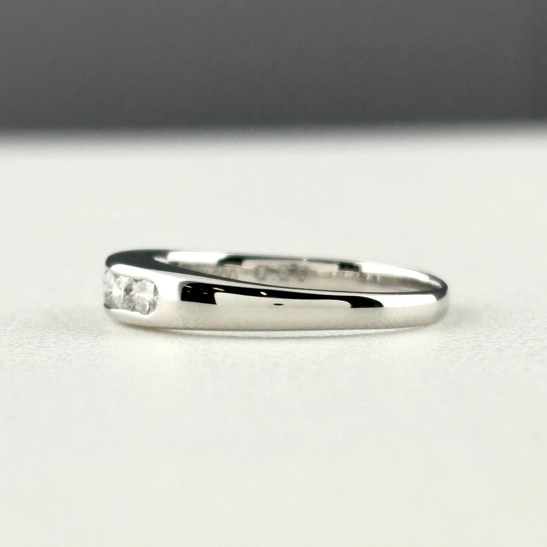 MELEE DIAMOND DESIGN PLATINUM RING: melee diamond design Platinum Ring Brand: Unbranded Type/Style: Ring Material: Pt900, Main Stone/Creation Natural Color: None Size: US 6 to 6.5 Accessories: None Accessories Notice: When purchasing