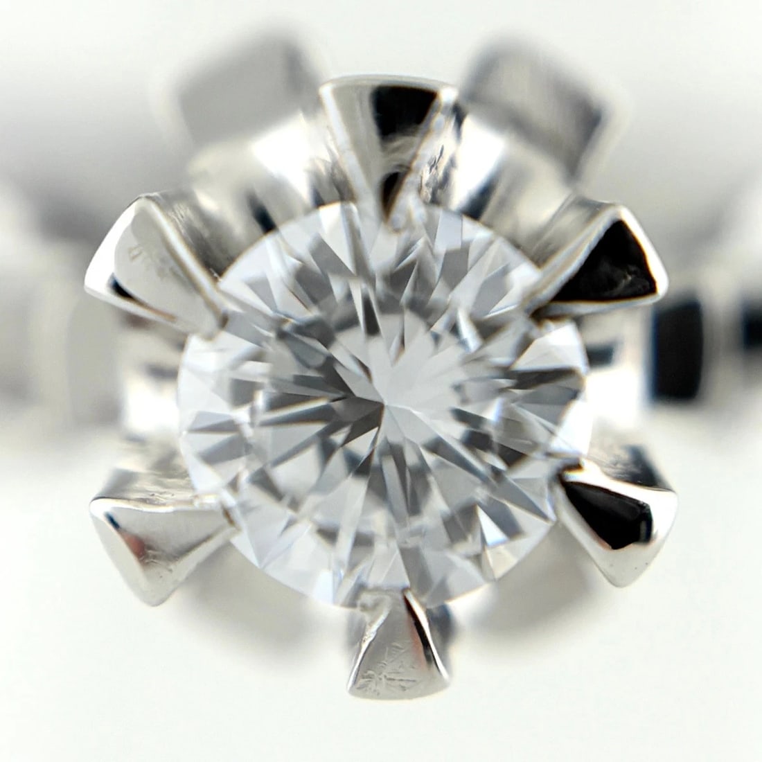 MELEE DIAMOND DESIGN PLATINUM RING: melee diamond design Platinum Ring Brand: Unbranded Type/Style: Ring Material: Pt900, Main Stone/Creation Natural Color: None Size: US 6.5 to 7 Accessories: None Accessories Notice: When purchasing