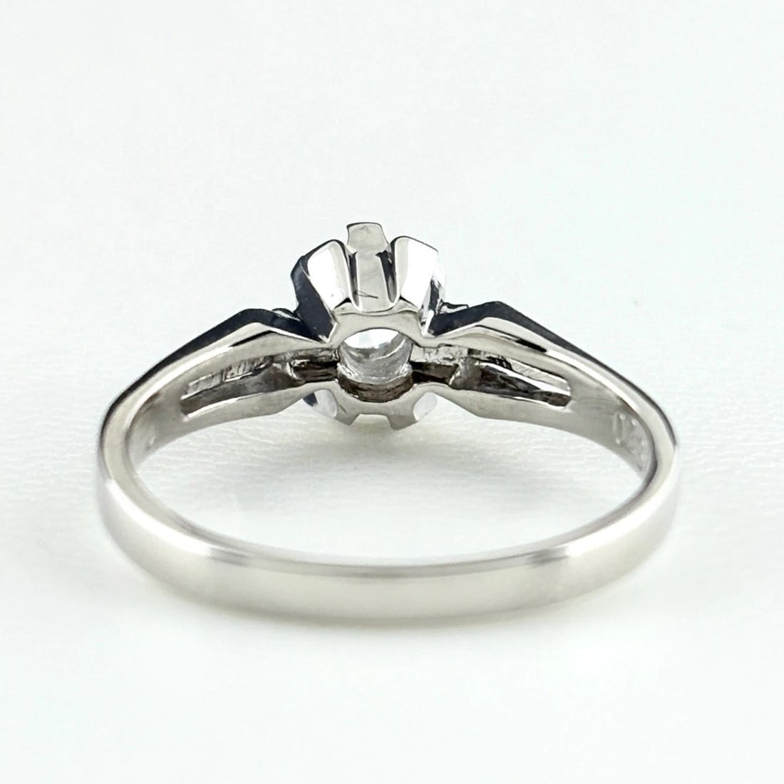 MELEE DIAMOND DESIGN PLATINUM RING - 2