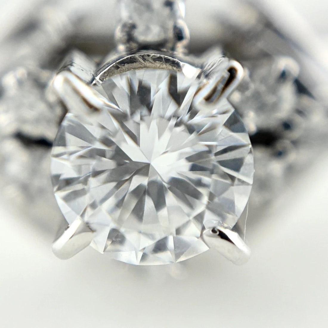 MELEE DIAMOND DESIGN PLATINUM RING - 2