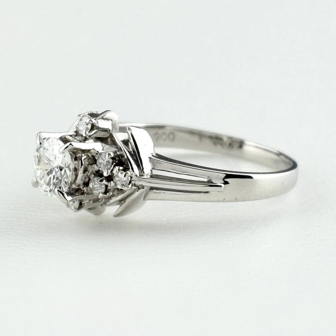 MELEE DIAMOND DESIGN PLATINUM RING - 3