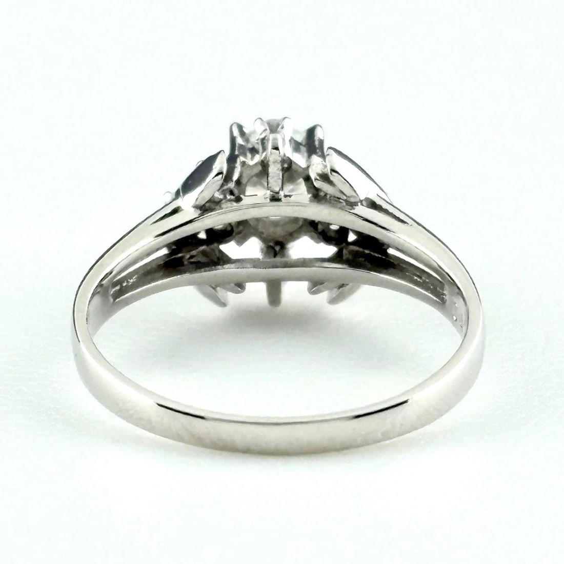 MELEE DIAMOND DESIGN PLATINUM RING - 4