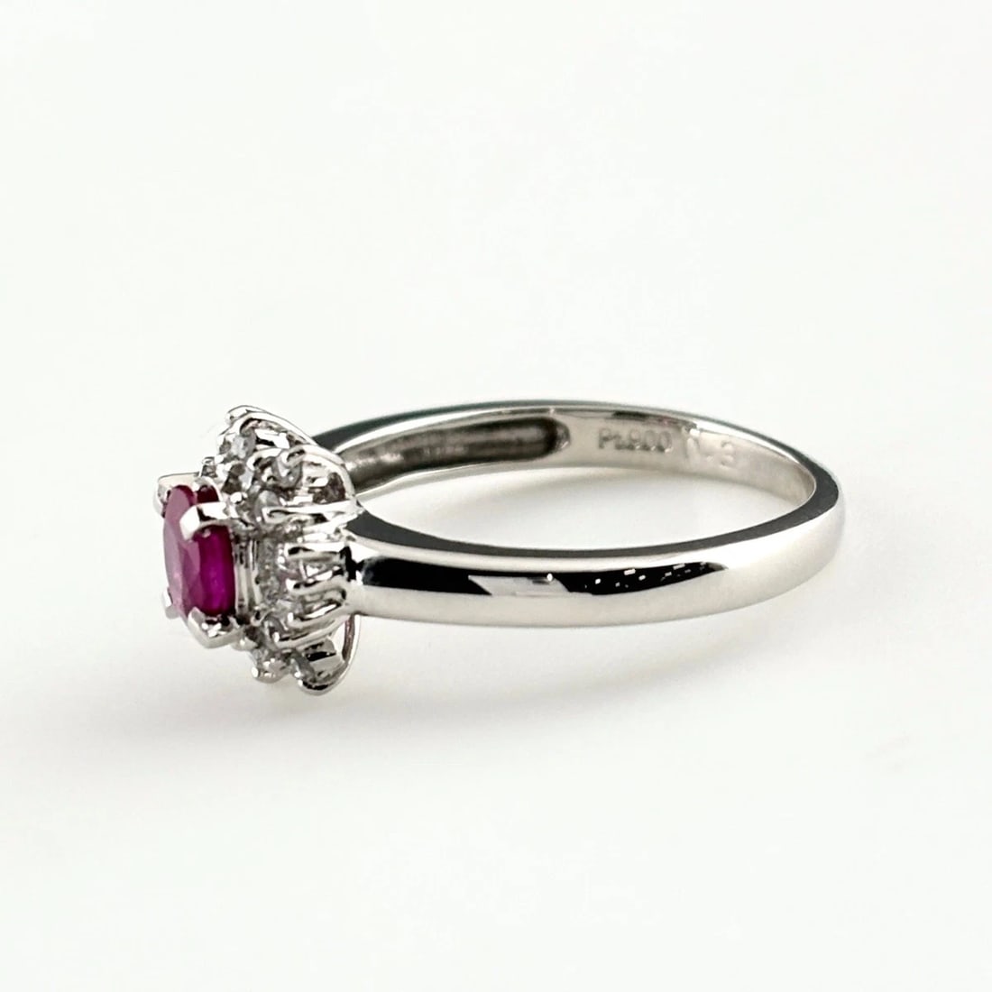 RUBY DESIGN PLATINUM MELEE DIAMOND RING: ruby design Platinum melee diamond Ring Brand: Unbranded Type/Style: Ring Material: Pt900, Main Stone/Creation Ruby Diamond Color: None Size: US 4 to 4.5 Accessories: None Accessories Noti