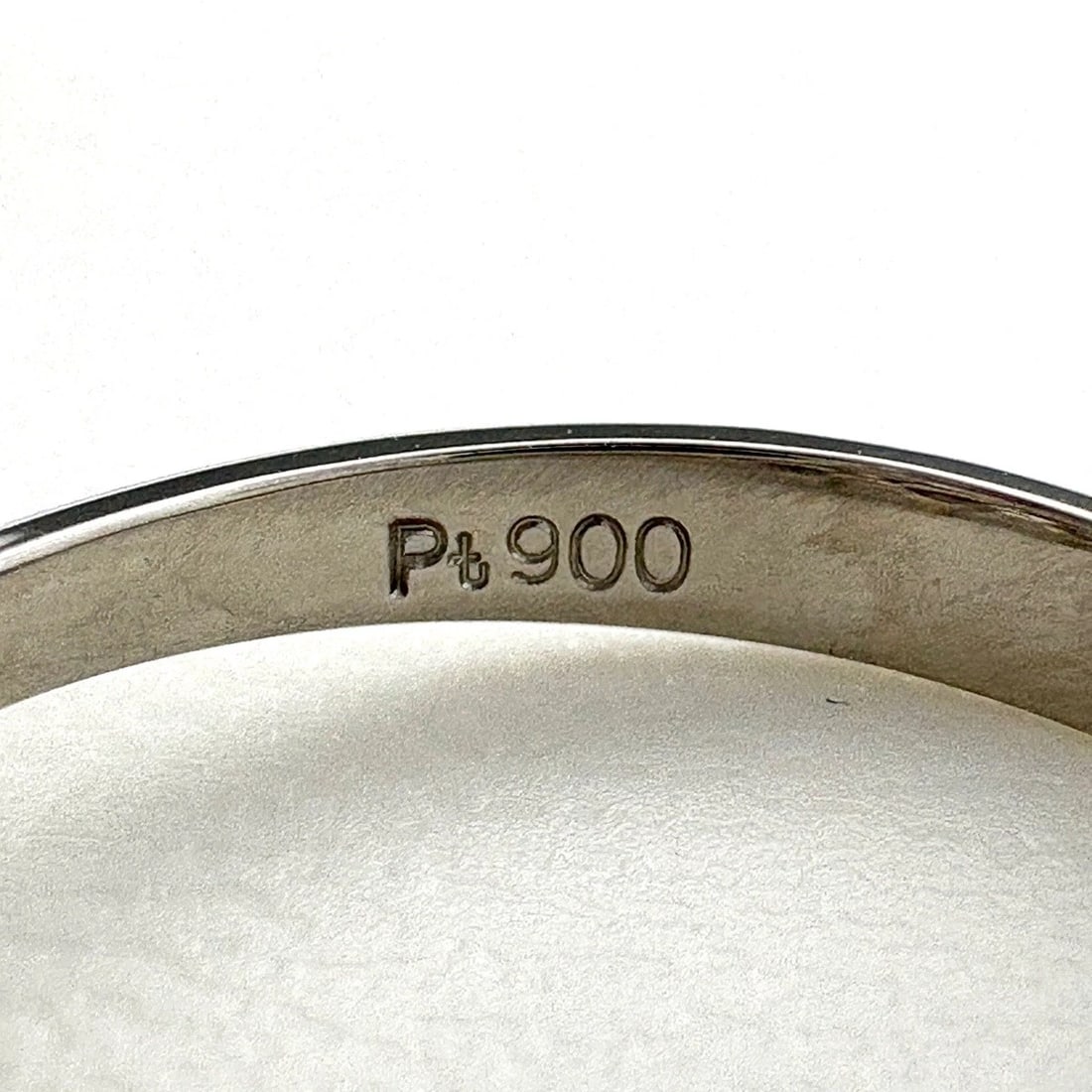 MELEE DIAMOND DESIGN PLATINUM RING - 2