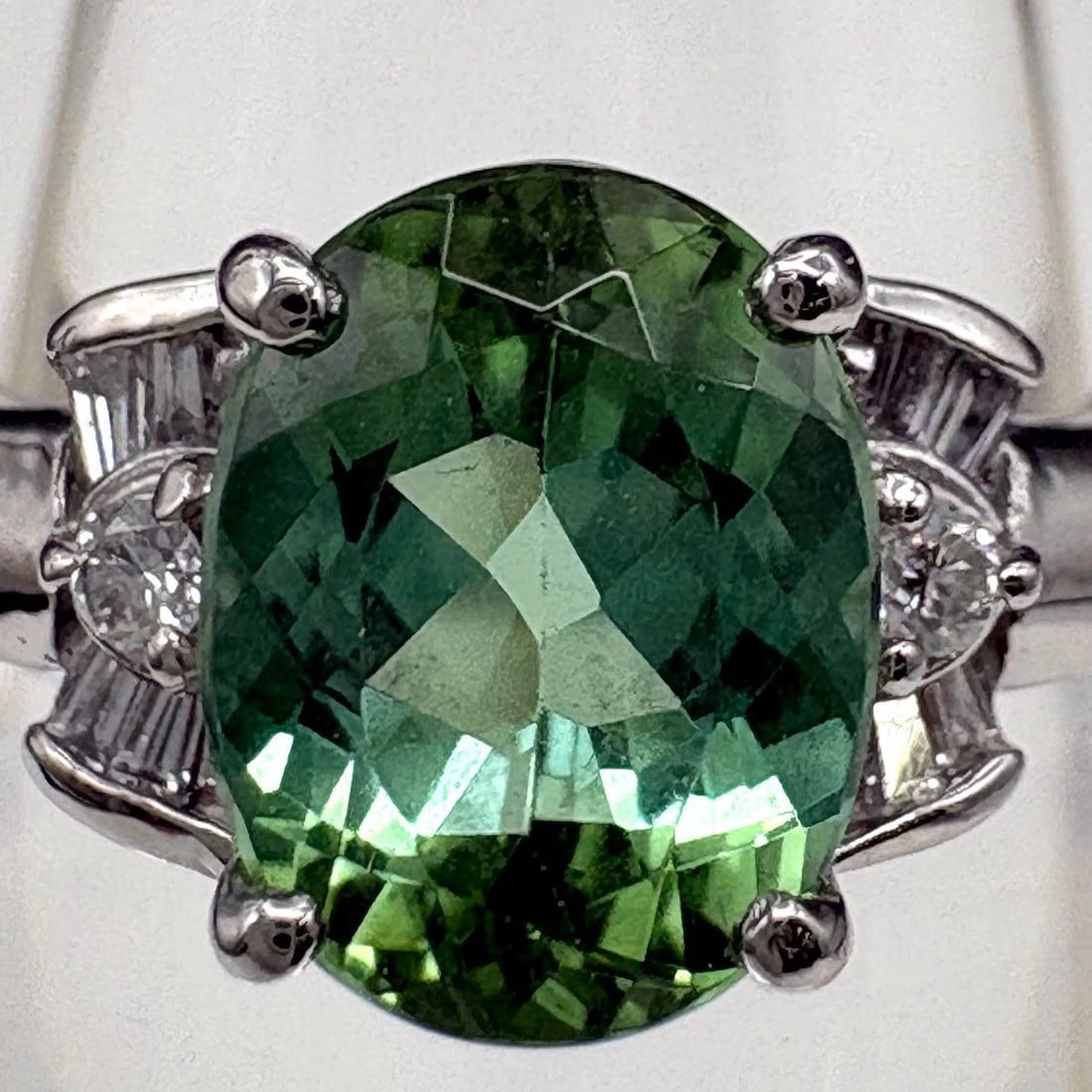 TOURMALINE DESIGN PLATINUM MELEE DIAMOND RING: tourmaline design Platinum melee diamond Ring Brand: Unbranded Type/Style: Ring Material: Pt900, Main Stone/Creation Tourmaline diamond Color: None Size: US 5 to 5.5 Accessories: None Accessories