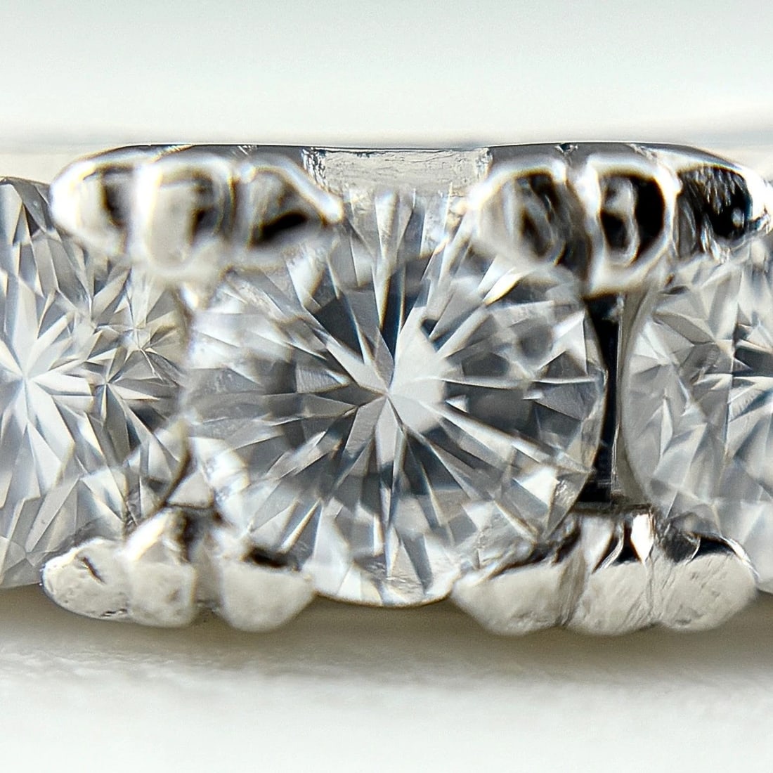 MELEE DIAMOND DESIGN PLATINUM RING - 2