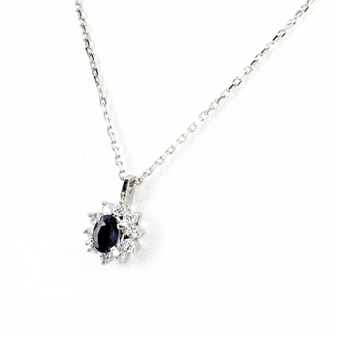 SAPPHIRE DESIGN NECKLACE PLATINUM PENDANT MELEE DIAMOND: Sapphire design necklace Platinum Pendant melee diamond Brand: Unbranded Type/Style: Necklace Material: Pt900 Pt850, Main Stone/Creation Sapphire Diamond Color: None Size: Chain width 1.0mm(0.0")