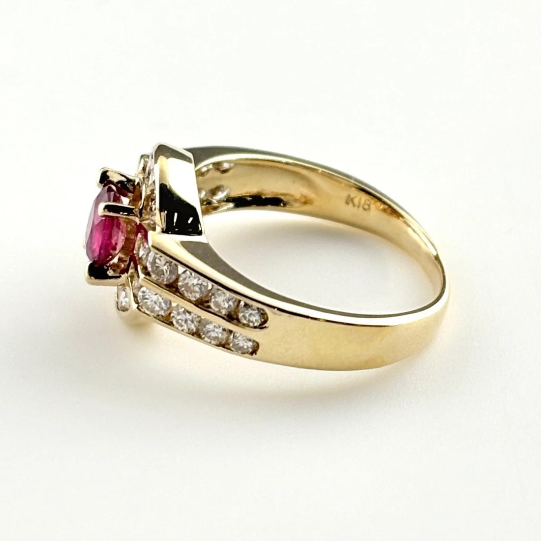 RUBY DESIGN YG YELLOWGOLD MELEE DIAMOND RING: ruby design YG YellowGold melee diamond Ring Brand: Unbranded Type/Style: Ring Material: 18K, Main Stone/Creation Ruby diamond Color: YellowGold Size: US 4 to 4.5 Accessories: None Accesso