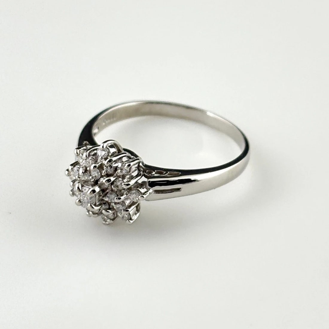MELEE DIAMOND DESIGN PLATINUM RING: melee diamond design Platinum Ring Brand: Unbranded Type/Style: Ring Material: Pt900, Main Stone/Creation Natural Color: None Size: US 6 Accessories: None Accessories Notice: When purchasi