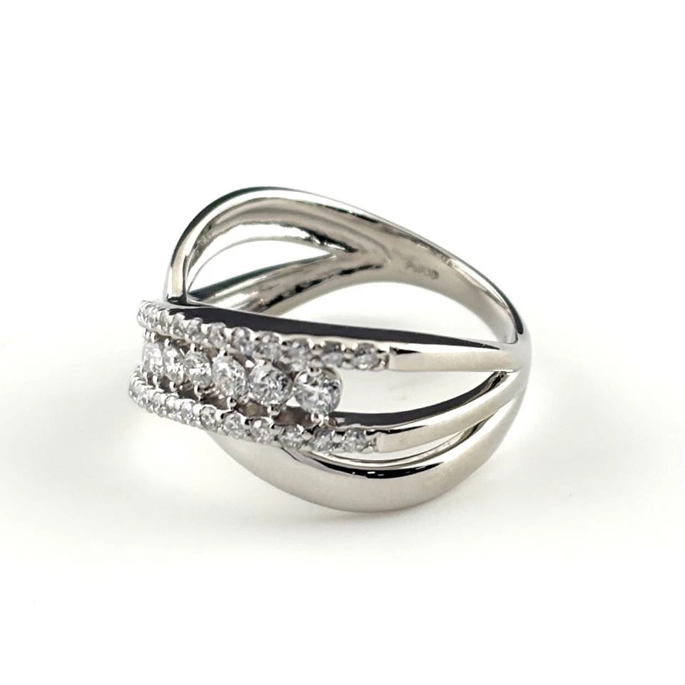 MELEE DIAMOND DESIGN PLATINUM RING: melee diamond design Platinum Ring Brand: Unbranded Type/Style: Ring Material: Pt900, Main Stone/Creation Natural Color: None Size: US 6 Accessories: None Accessories Notice: When purchasing