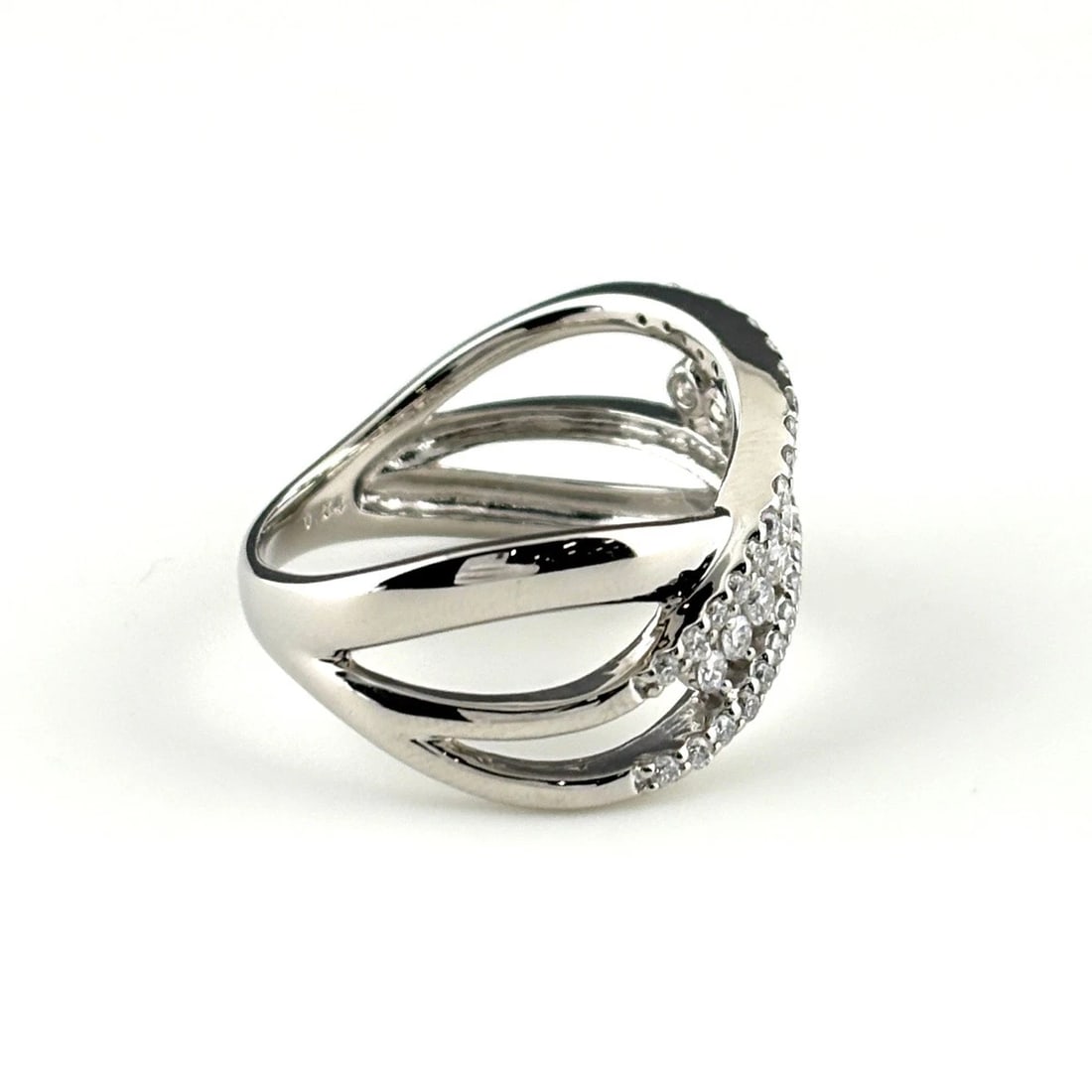 MELEE DIAMOND DESIGN PLATINUM RING - 4