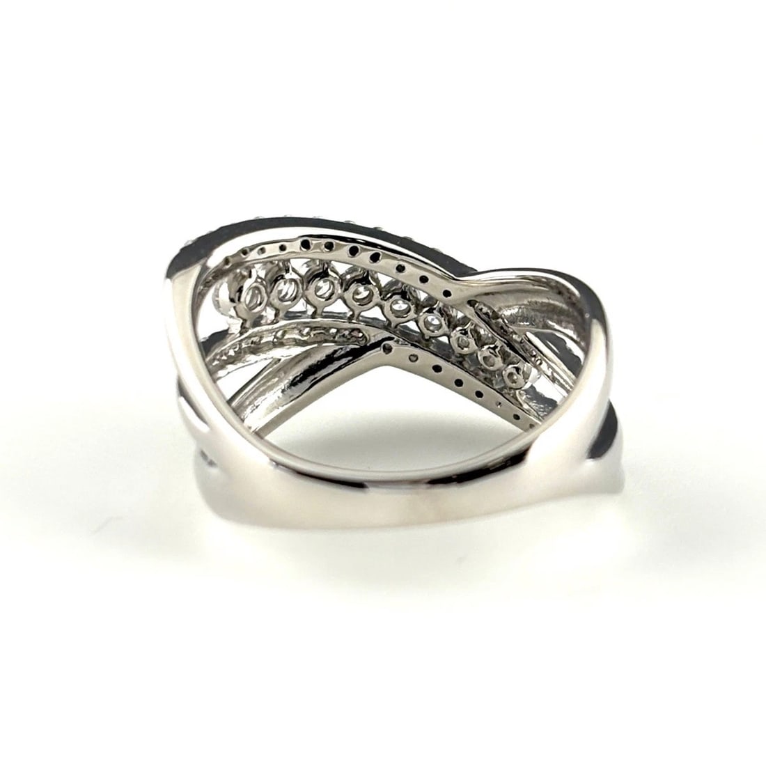 MELEE DIAMOND DESIGN PLATINUM RING - 6