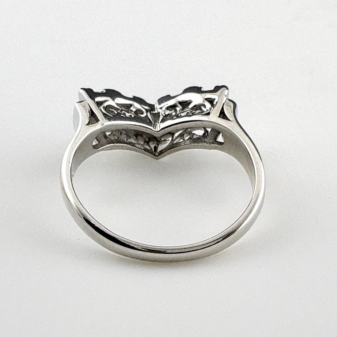 MELEE DIAMOND DESIGN PLATINUM RING - 4