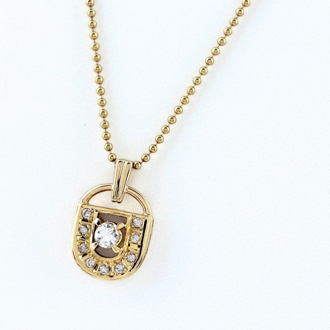 MELEE DIAMOND DESIGN NECKLACE YG PENDANT: melee diamond design necklace YG Pendant Brand: Unbranded Type/Style: Necklace Material: 18K YG, Main Stone/Creation Natural Color: YG Size: Chain / code 50cm(19.7") Pendant size 16.4?10.4mm(0.6")