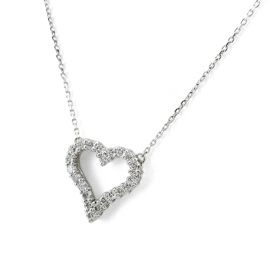 HEART MOTIF DESIGN PLATINUM PENDANT MELEE DIAMOND NECKLACE: Heart motif design Platinum Pendant melee diamond Necklace Brand: Unbranded Type/Style: Necklace Material: Pt900, Main Stone/Creation Natural Color: None Size: Chain / code 42cm(16.5") Chain width