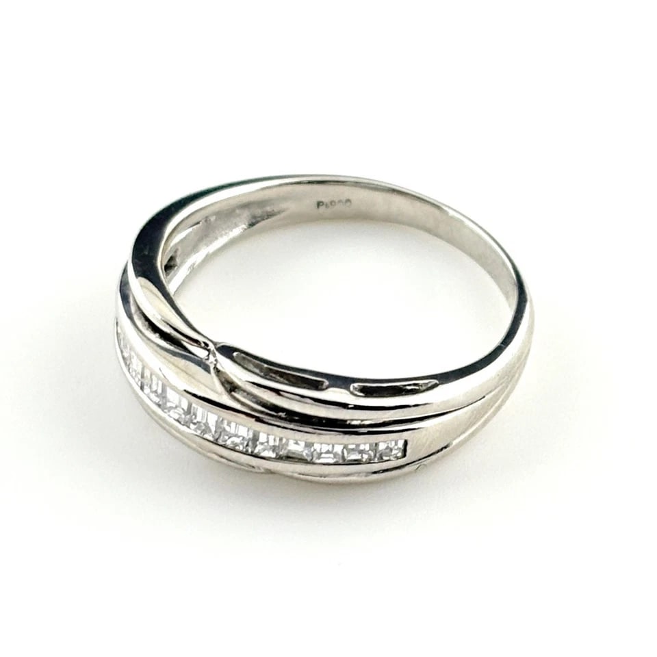 MELEE DIAMOND DESIGN PLATINUM RING: melee diamond design Platinum Ring Brand: Unbranded Type/Style: Ring Material: Pt900, Main Stone/Creation Natural Color: None Size: US 6.5 to 7 Accessories: None Accessories Notice: When purchasing