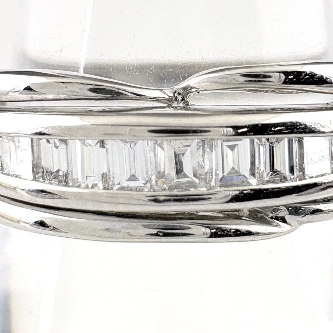 MELEE DIAMOND DESIGN PLATINUM RING - 2