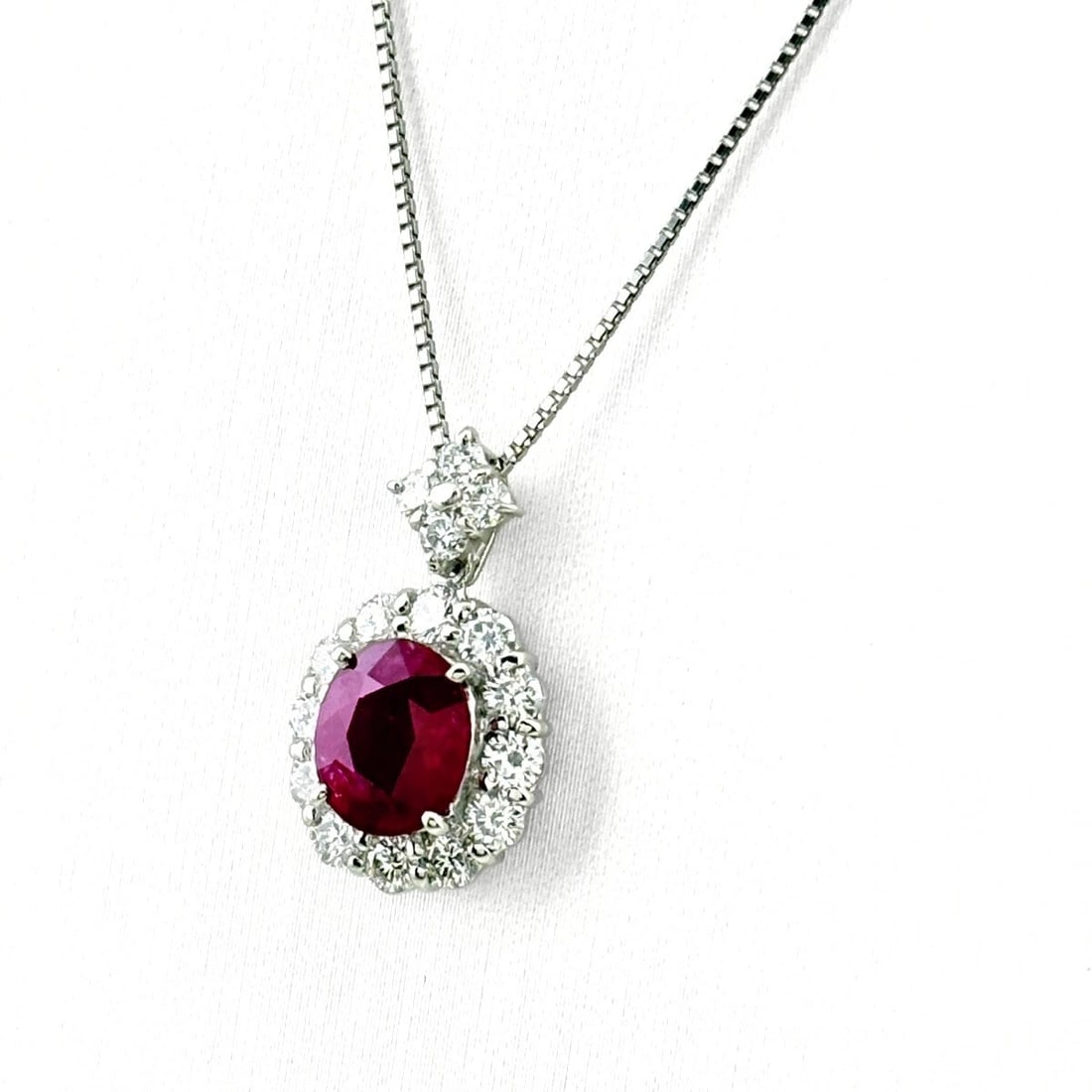 RUBY DESIGN PLATINUM PENDANT MELEE DIAMOND NECKLACE: Ruby Design Platinum Pendant melee diamond Necklace Brand: Unbranded Type/Style: Necklace Material: Pt900 Pt850, Main Stone/Creation Ruby Color: Size: Chain width 0.8mm(0.0") Total length of the
