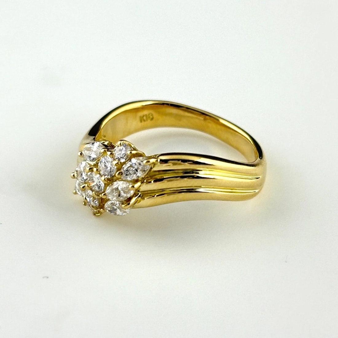MELEE YELLOW GOLD RING18K DIAMOND: melee Yellow Gold Ring18K diamond Brand: Unbranded Type/Style: Ring Material: 18KYellowGold, Main Stone/Creation Natural Color: YellowGold Size: US 8 to 8.5 Accessories: None Accessories Notice: When