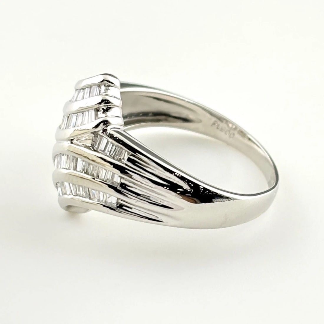 MELEE DIAMOND DESIGN PLATINUM RING: melee diamond design Platinum Ring Brand: Unbranded Type/Style: Ring Material: Pt900, Main Stone/Creation Natural Color: None Size: US 8.5 Accessories: None Accessories Notice: When purcha