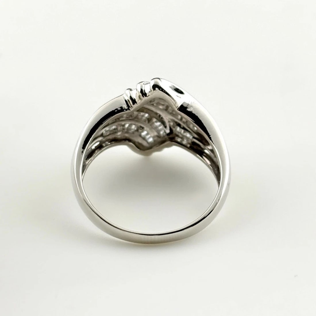 MELEE DIAMOND DESIGN PLATINUM RING - 2