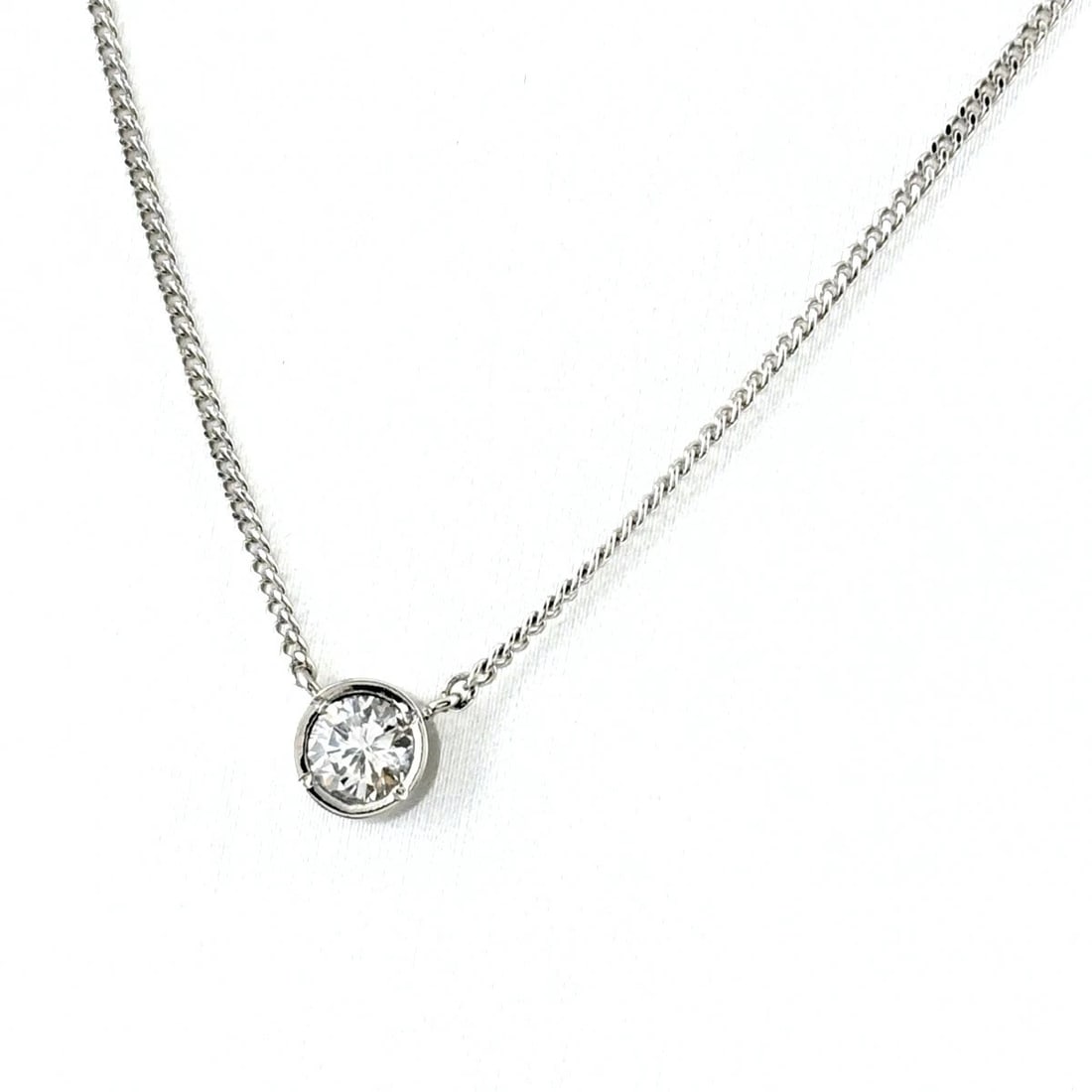 DIAMOND DESIGN PLATINUM PENDANT NECKLACE: Diamond design Platinum Pendant Necklace Brand: Unbranded Type/Style: Necklace Material: Pt850, Main Stone/Creation Natural Color: silver Size: Chain / code 40.5cm(15.9") Chain width 1.2mm(0.0")