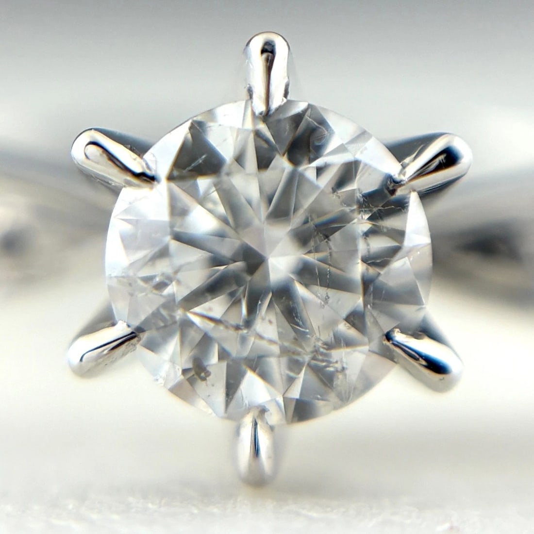 MELEE DIAMOND DESIGN PLATINUM RING: melee diamond design Platinum Ring Brand: Unbranded Type/Style: Ring Material: Pt900, Main Stone/Creation Natural Color: None Size: US 6 Accessories: None Accessories Notice: When purchasing