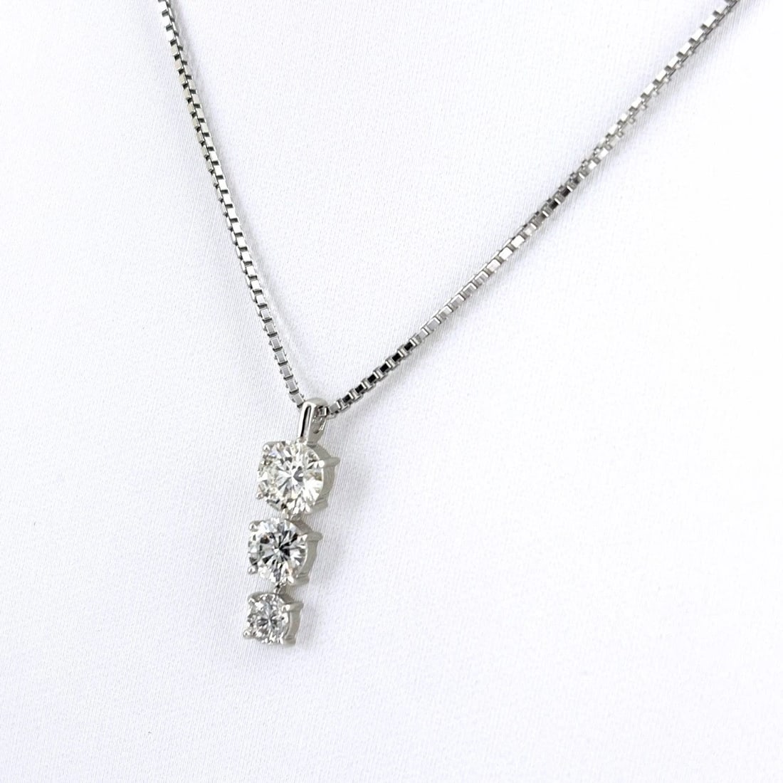DIAMOND DESIGN PLATINUM PENDANT NECKLACE: Diamond design Platinum Pendant Necklace Brand: Unbranded Type/Style: Necklace Material: Pt900 Pt850, Main Stone/Creation Natural Color: None Size: Chain / code 40cm(15.7") Chain width 0.9mm(0.0")