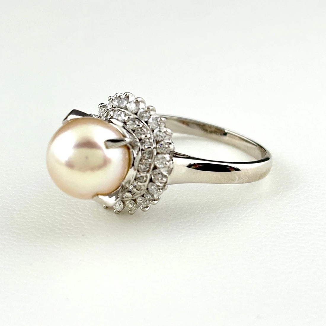 RING PT850 PEARL DIAMOND: Ring Pt850 Pearl diamond Brand: Unbranded Type/Style: Ring Material: Pt850, Main Stone/Creation Pearl diamond Color: Silver Size: US 8.5 Accessories: None Accessories Notice: When purchasing