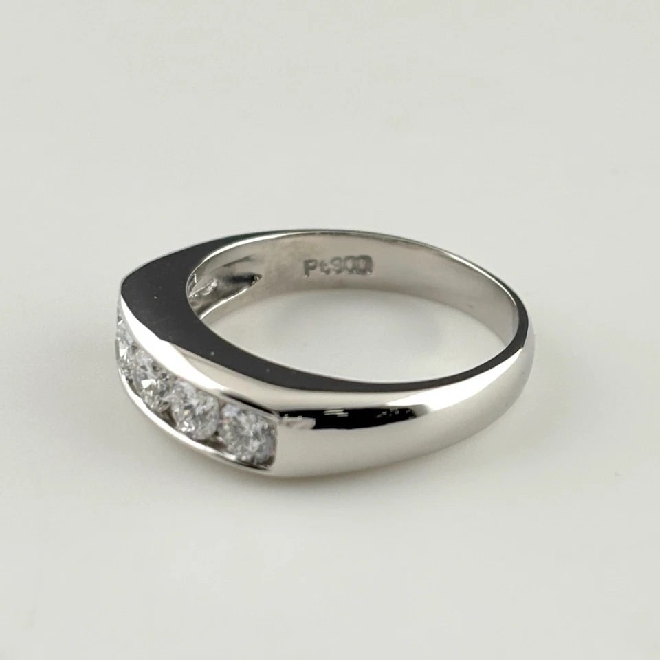 MELEE DIAMOND DESIGN PLATINUM RING: melee diamond design Platinum Ring Brand: Unbranded Type/Style: Ring Material: Pt900, Main Stone/Creation Natural Color: None Size: US 6 to 6.5 Accessories: None Accessories Notice: When p