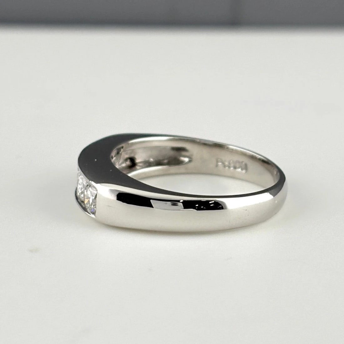MELEE DIAMOND DESIGN PLATINUM RING - 4