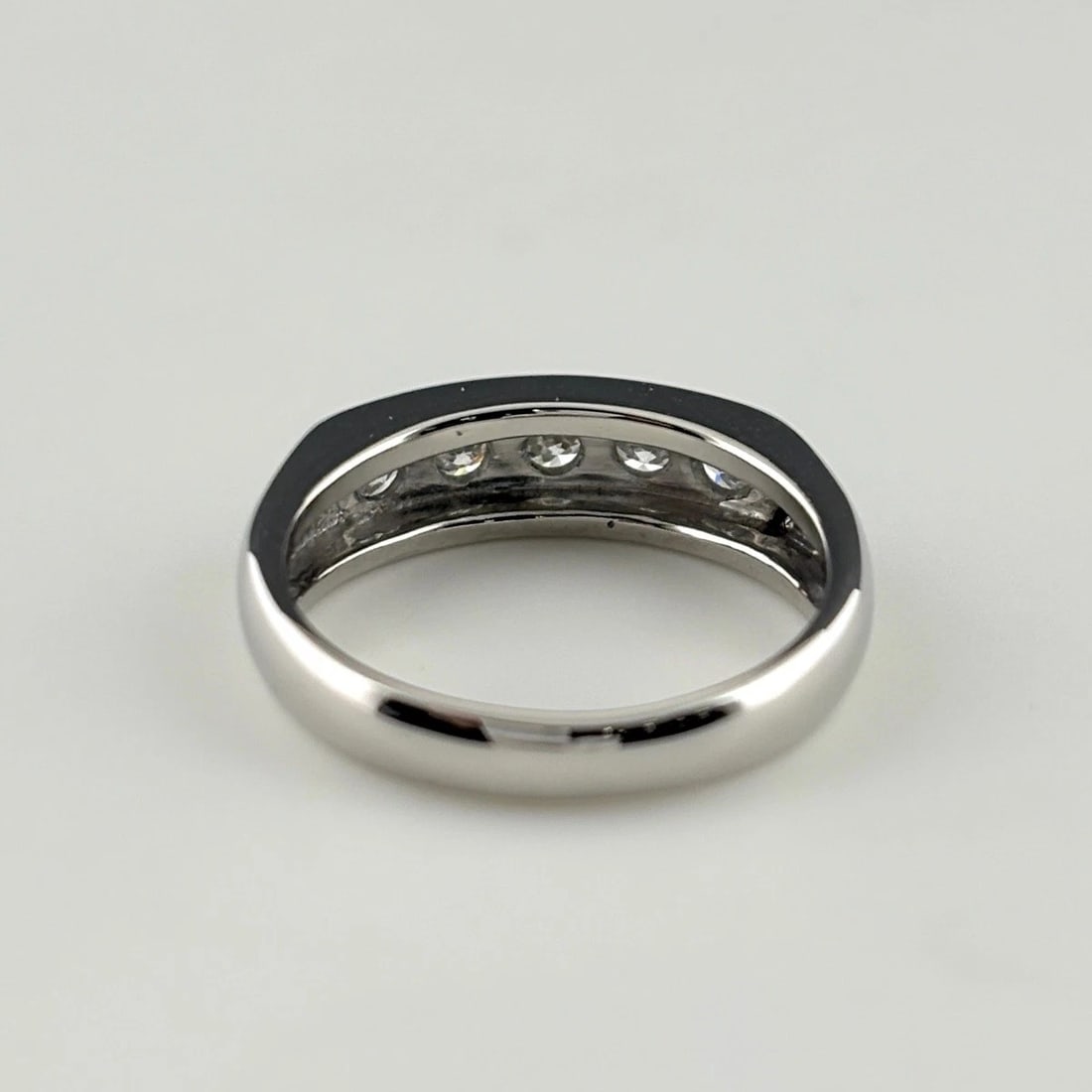 MELEE DIAMOND DESIGN PLATINUM RING - 5