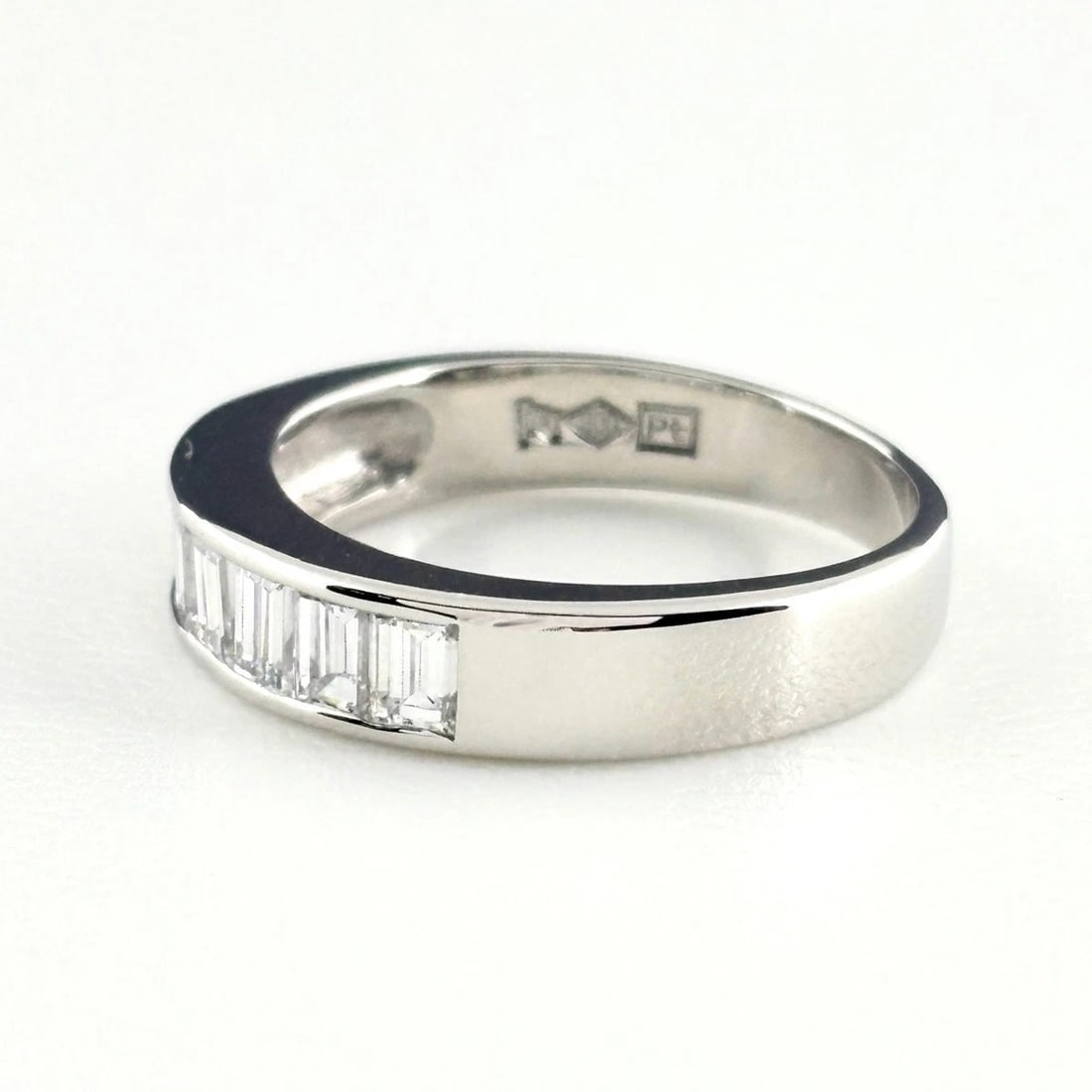 MELEE DIAMOND DESIGN PLATINUM RING - 3