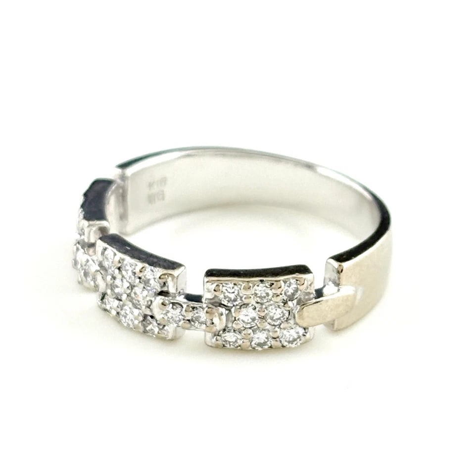 STAR JEWELRY MELEE DIAMOND DESIGN WHITEGOLD RING: STAR JEWELRY melee diamond design WhiteGold Ring Brand: STAR JEWELRY Type/Style: Ring Material: 18KWhite Gold, Main Stone/Creation Natural Color: White Gold Size: US 7.5 to 8 Accessories: None