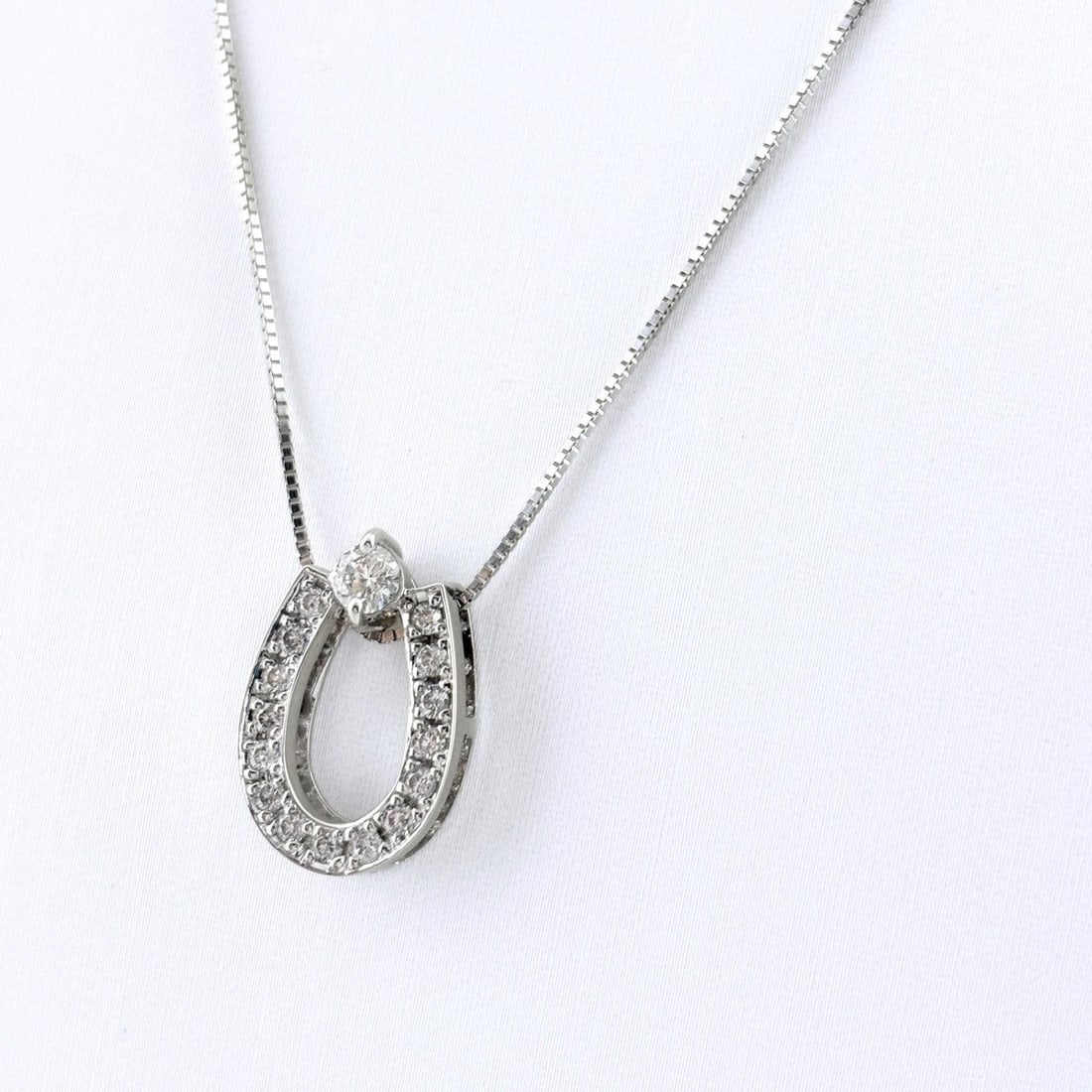 MELEE PENDANT NECKLACE 18K WG DIAMOND: melee Pendant Necklace 18K WG diamond Brand: Unbranded Type/Style: Necklace Material: 18K WG, Main Stone/Creation Natural Color: White Gold Size: Chain width 0.6mm(0.0")Pendant size 17.7?11.7mm(0.7")