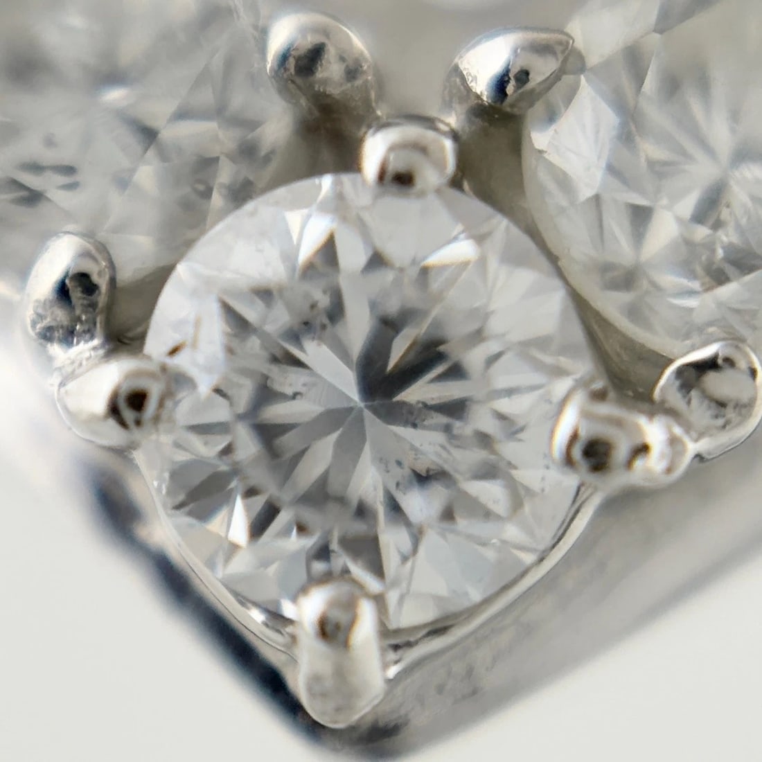 MELEE DIAMOND DESIGN PLATINUM RING: melee diamond design Platinum Ring Brand: Unbranded Type/Style: Ring Material: Pt900, Main Stone/Creation Natural Color: None Size: US 6 Accessories: None Accessories Notice: When purchasing