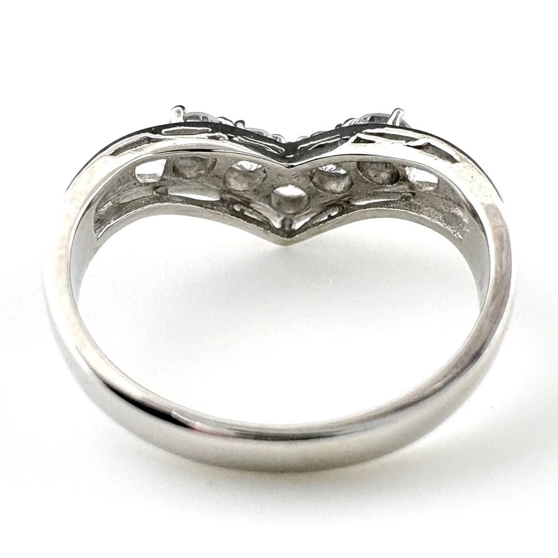 MELEE DIAMOND DESIGN PLATINUM RING - 2