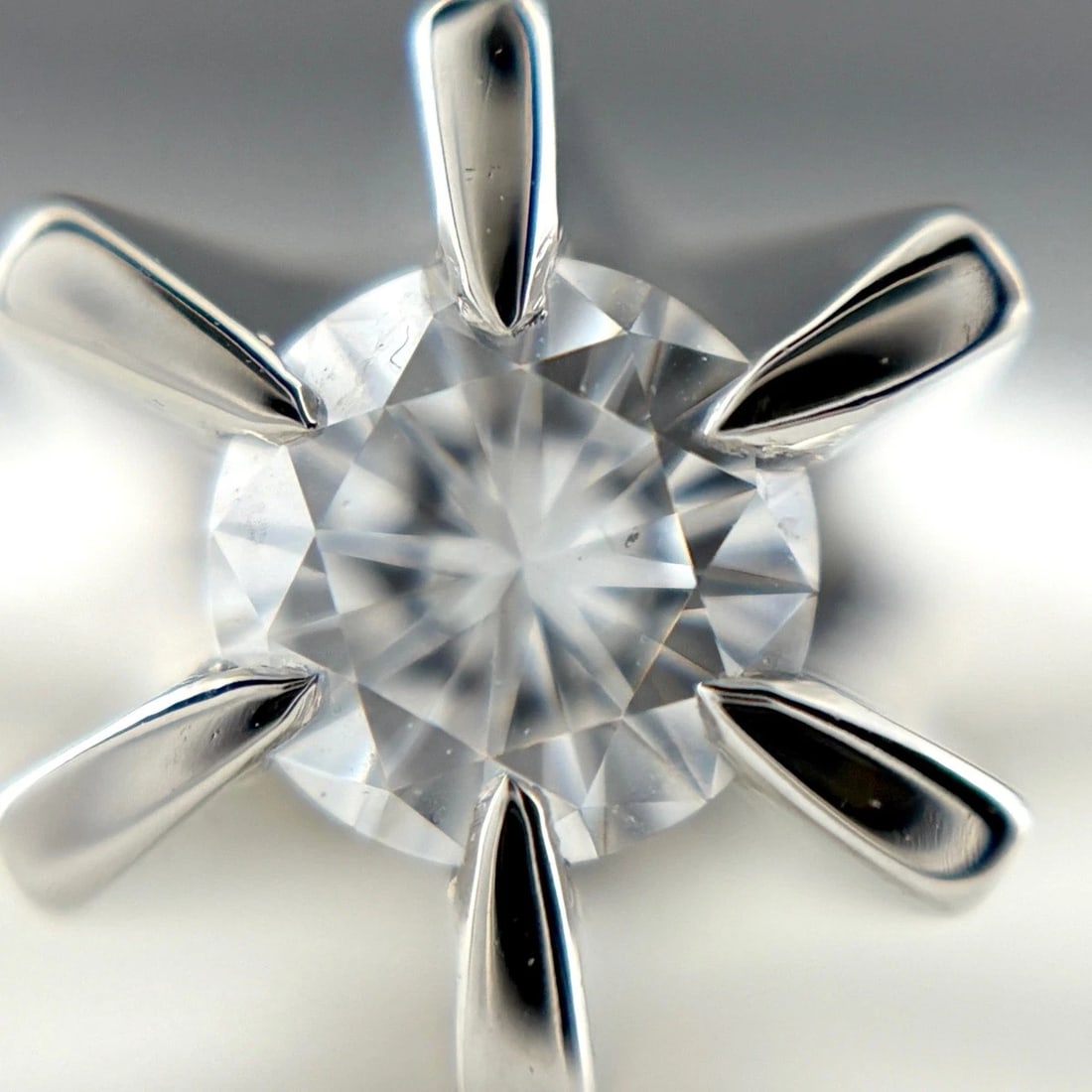 MELEE DIAMOND DESIGN PLATINUM RING - 2