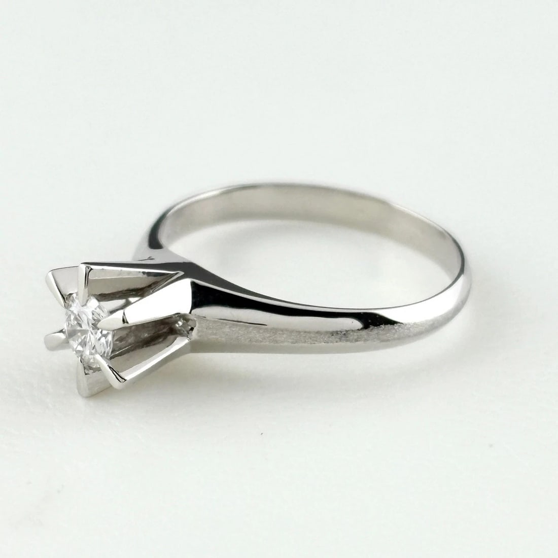 MELEE DIAMOND DESIGN PLATINUM RING - 3