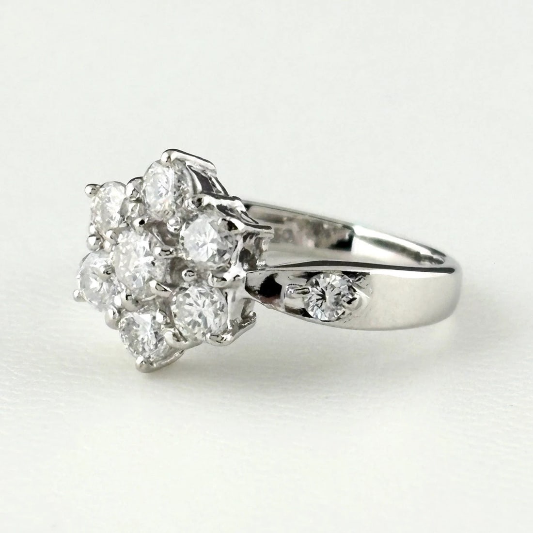 MELEE DIAMOND DESIGN PLATINUM RING - 3