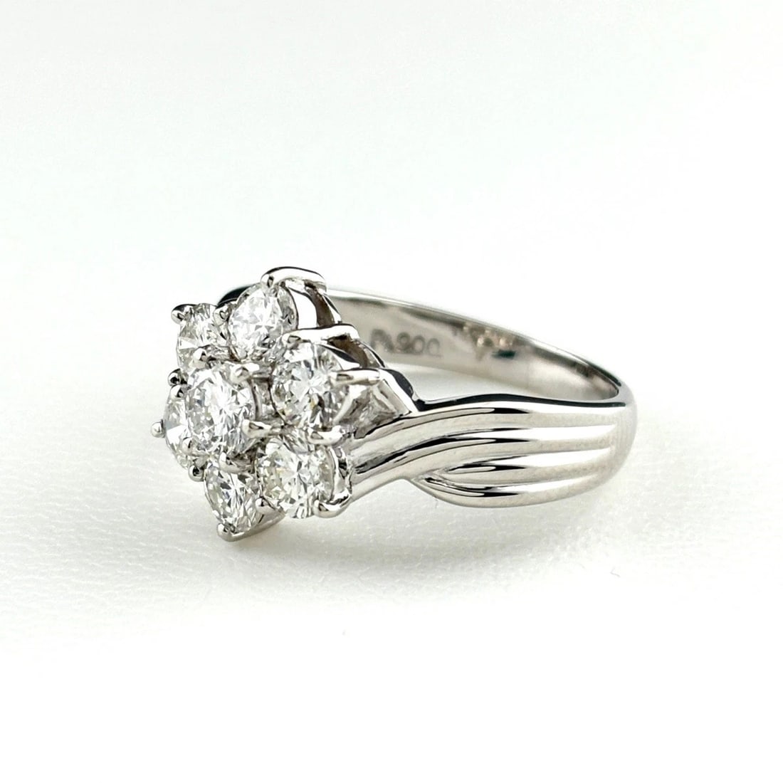MELEE PLATINUM RING PT900DIAMOND: melee Platinum Ring Pt900diamond Brand: Unbranded Type/Style: Ring Material: Pt900, Main Stone/Creation Natural Color: Silver Size: US 6.5 Accessories: None Accessories Notice: When purchasing
