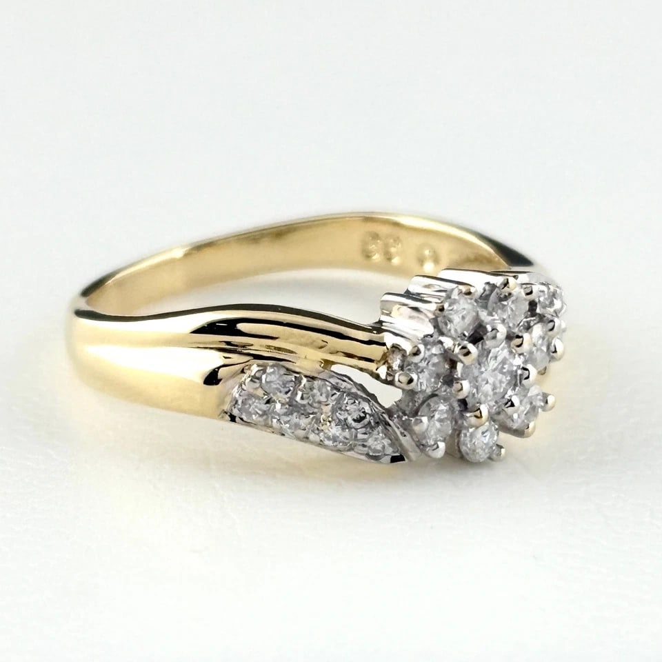 FLOWER MOTIF DESIGN YG YELLOWGOLD RING: flower motif design YG YellowGold Ring Brand: Unbranded Type/Style: Ring Material: 18K, Main Stone/Creation Natural Color: YellowGold Size: US 6 Accessories: None Accessories Notice: When purchasing