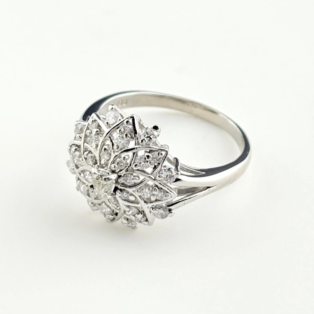 MELEE DIAMOND DESIGN PLATINUM RING: melee diamond design Platinum Ring Brand: Unbranded Type/Style: Ring Material: Pt900, Main Stone/Creation Natural Color: None Size: US 6 to 6.5 Accessories: None Accessories Notice: When purchasing