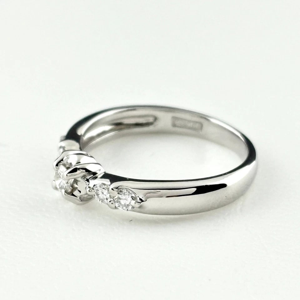 MELEE DIAMOND DESIGN PLATINUM RING: melee diamond design Platinum Ring Brand: Unbranded Type/Style: Ring Material: Pt900, Main Stone/Creation Natural Color: None Size: US 3.5 to 4 Accessories: None Accessories Notice: When purchasing