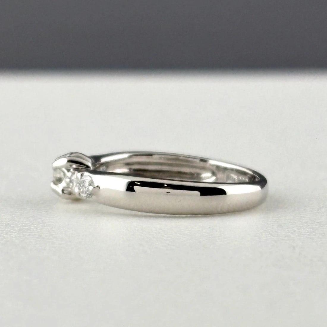MELEE DIAMOND DESIGN PLATINUM RING - 4