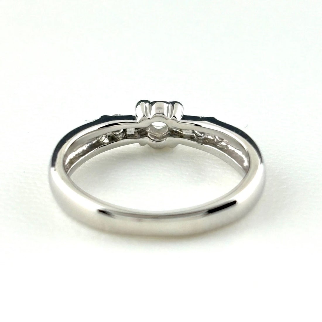 MELEE DIAMOND DESIGN PLATINUM RING - 5