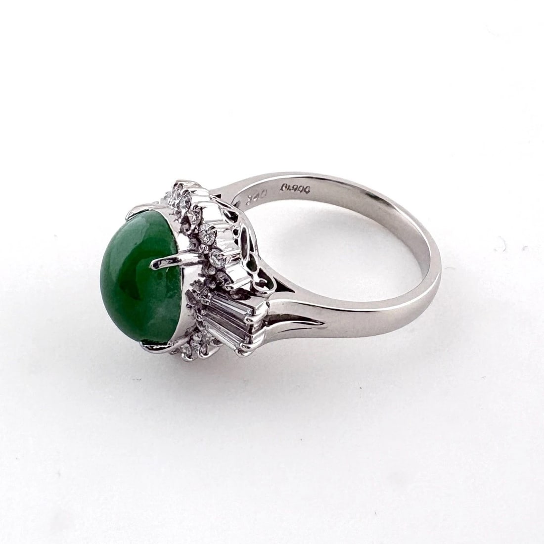 JADE DESIGN PLATINUM MELEE DIAMOND RING: jade design Platinum melee diamond Ring Brand: Unbranded Type/Style: Ring Material: Pt900, Main Stone/Creation jade diamond Color: None Size: US 6 Accessories: None Accessories Notice: When