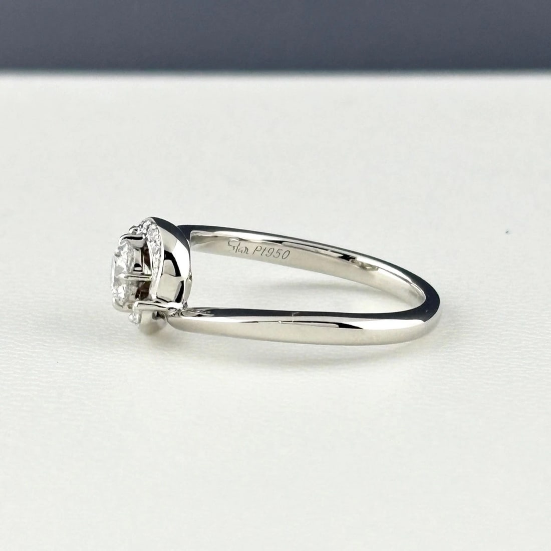 STAR JEWELRY PLATINUM DIAMOND RING PT900: STAR JEWELRY Platinum diamond Ring Pt900 Brand: STAR JEWELRY Type/Style: Ring Material: Pt900, Main Stone/Creation Natural Color: Silver Size: US 6.5 Accessories: None Accessories Notice: